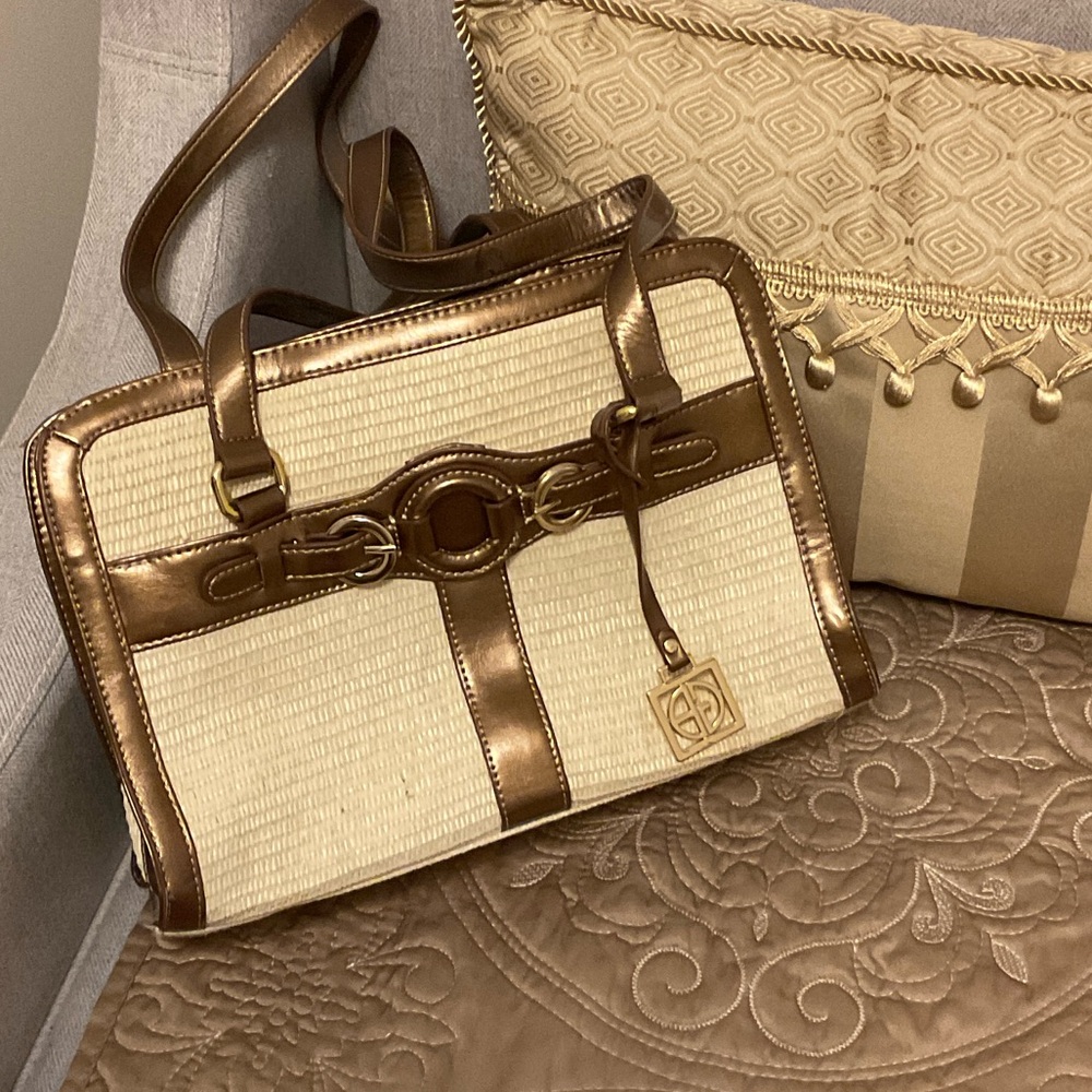 VINTAGE GIANI BERNINI TEXTILE STRAW AND MAN-MADE LEATHER TRIM HANDBAG